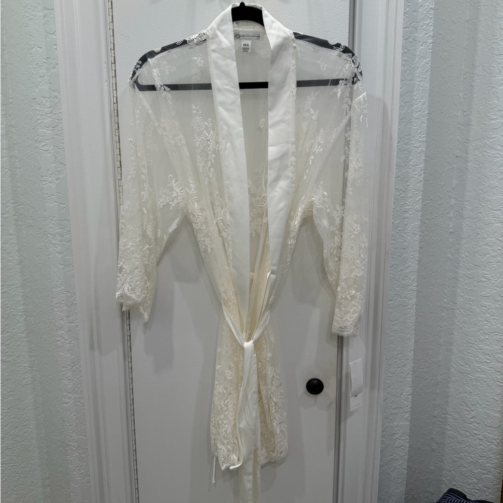 Rya Collection White Lace Robe